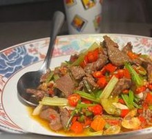 Stir-Fried Beef with Yellow Onion