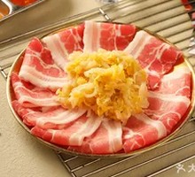 Sour Cabbage and Thinly Sliced Pork