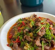 Stir-Fried Beef with Yellow Onion