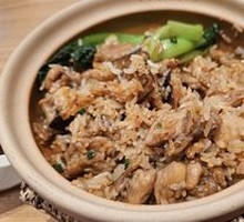 Braised Chicken with Mushrooms in Clay Pot Rice