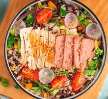 Low-GI Beef and Chicken Breast Platter with Grain Rice