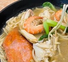 Signature White Crab Seafood Noodles