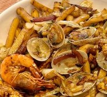 Stir-Fried Rice Noodles with Three Fresh Ingredients