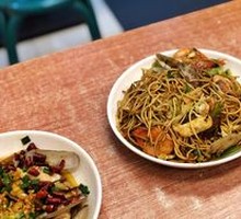 Seafood Stir-Fried Noodles