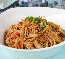 Crispy Bamboo Shoots with Pork Noodles