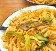 Stir-Fried Beef with Knife-Cut Noodles