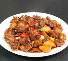 Braised Goose in Iron Pot
