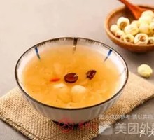 Goji Berry and Tremella Dessert