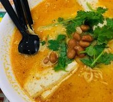 Laksa Beef Noodle Soup with Instant Noodles