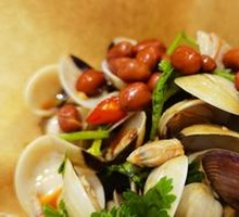 Freshly Caught White Clams