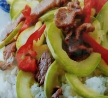 西葫芦炒肉盖浇饭