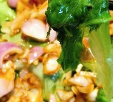 Red Onion Lettuce Salad