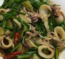 Squid Stir-fried with Garlic Chives Flowers