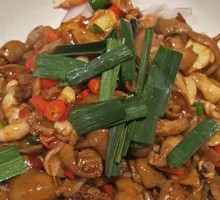 Fatty Intestine and Fish Bladder Stir-fry
