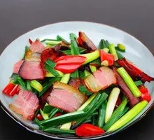 Stir-fried Pork with Garlic Greens