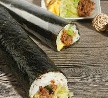 Beef and Cheese Seaweed Rice Roll