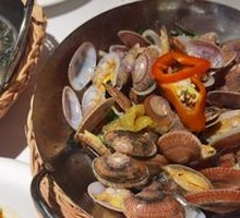 Stewed Clams in Pot