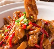 Braised Chicken Feet in Meat Sauce
