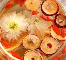 Health-Preserving Red Date, Goji Berry, and Chrysanthemum Tea