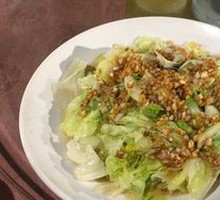 Red Onion and Lettuce Salad