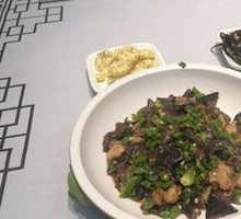 Farmhouse Mushroom Stir-Fried Pork