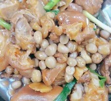 Stewed Pig Trotters with Peanuts