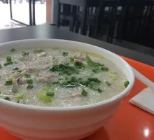 Freshly Boiled Rice Porridge with Pork Intestine and Lean Meat