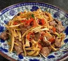 Pickled Bamboo Shoots Stir-Fried with Beef