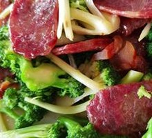 Broccoli Stir-fried with Preserved Meat