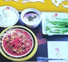 Stir-Fried Yellow Beef Rice Bowl