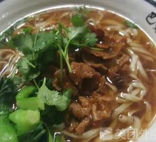 Sour Cabbage and Intestine Noodles