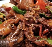 Signature Tujia Stir-Fried Chicken