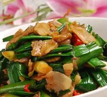 Salted Pork with Garlic Stir-fry
