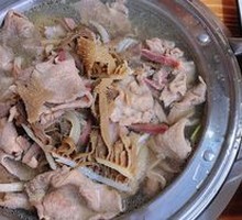 Lifting Foot Beef Soup Pot
