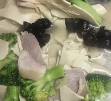 Stewed Tofu Skin in Rich Soup