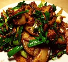 Stir-fried Pork with Garlic Shoots