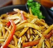 Spicy Pepper and Pork Noodles