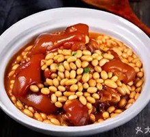 Braised Pork Trotter with Soybeans