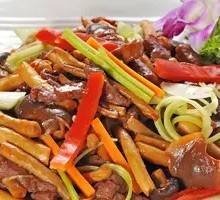 Stir-fried Pork with Tea Tree Mushrooms