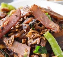 Stir-fried dried beans with preserved pork