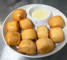 Golden Steamed Bun