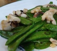 Fresh Squid Stir-fried with Snow Peas