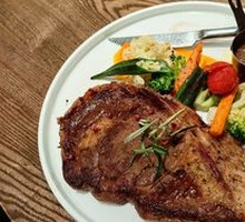 Low-Temperature Charcoal-Roasted Premium Steak