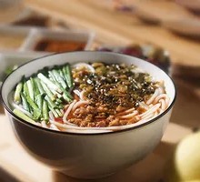Sauce Pork Rice Noodles in Small Pot