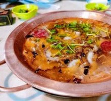 Sour Cabbage Crispy Pork Trotter Hot Pot