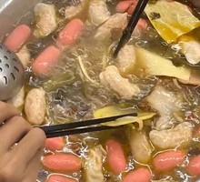 Bazai Sour Soup Pig Trotter Hot Pot
