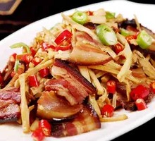 Bamboo Shoots Stir-Fried with Preserved Pork over Rice