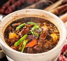Stir-Fried Beef Noodle Pot