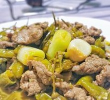 Wild Pepper Stir-fried Beef