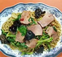 Wood Ear Mushroom Stir-Fry with Pork Noodles